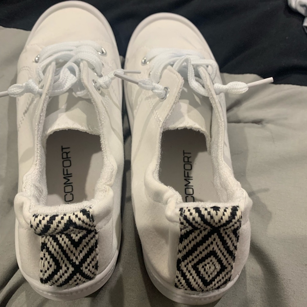 Wore one time. Too tight for me .